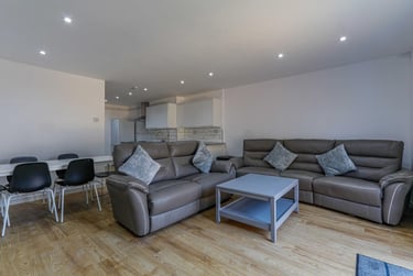 5 bed house, Miskin Street, Cathays, Cardiff, CF244AS - Image 1